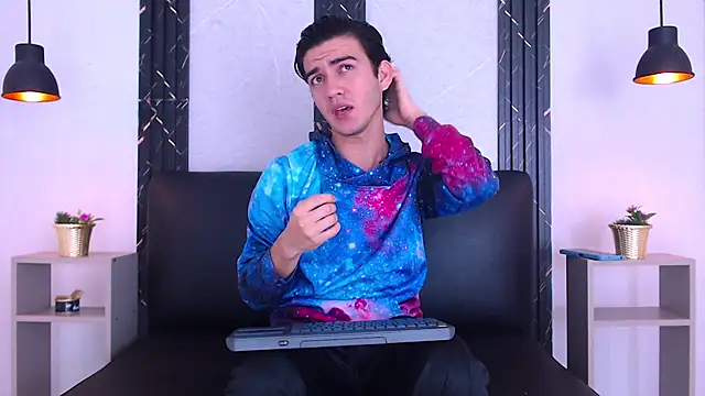 Feiccer Castquer online show from April 27, 11:36 pm