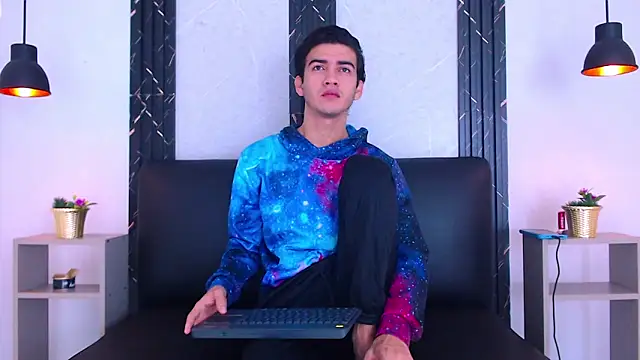 Feiccer Castquer online show from April 28, 11:15 am