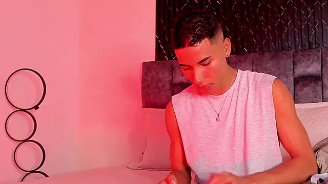Snapshot of ThiagoSexy005 chatting on July 2, 12:54 am ThiagoSexy005 online show from July 2, 12:54 am