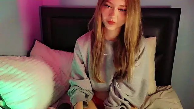 Finally18Cicii online show from June 1, 11:39 pm
