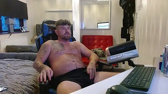 Snapshot of Naughtybihubbyxx chatting on July 6, 8:44 pm Naughtybihubbyxx online show from July 6, 8:44 pm