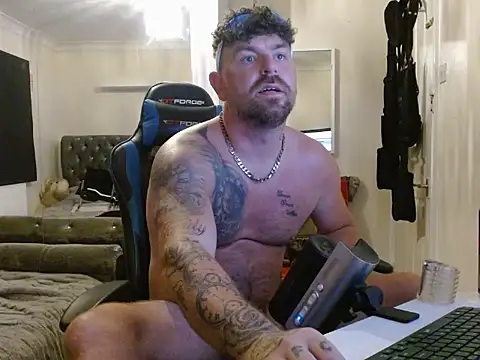 Snapshot of Naughtybihubbyxx chatting on July 8, 9:19 pm Naughtybihubbyxx online show from July 8, 9:19 pm