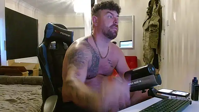 Snapshot of Naughtybihubbyxx chatting on July 12, 8:22 pm Naughtybihubbyxx online show from July 12, 8:22 pm