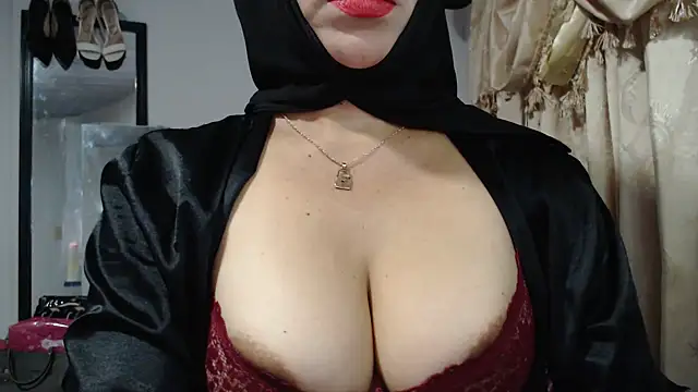 nadia  abaud online show from July 6, 12:51 am