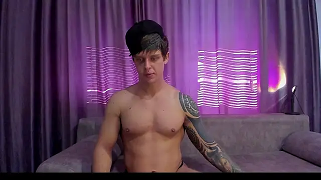 Snapshot of MarcoErra chatting on July 10, 1:43 am MarcoErra online show from July 10, 1:43 am