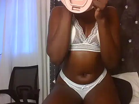 Snapshot of lil_creamer chatting on April 29, 5:22 am lil creamer online show from April 29, 5:22 am