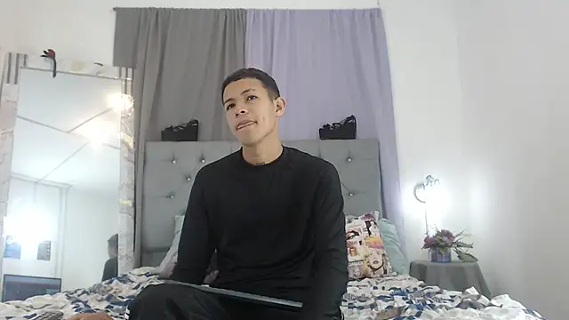 PhillipCox online show from June 17, 12:18 pm