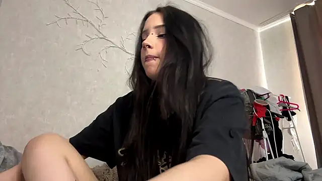 Snapshot of LouisePavlides chatting on May 15, 12:45 pm LouisePavlides online show from May 15, 12:45 pm