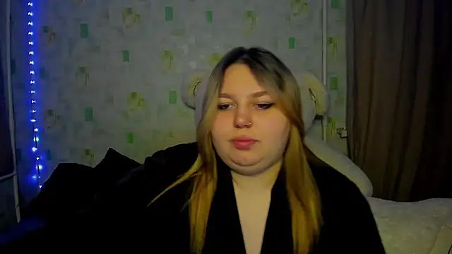 Snapshot of LillyHaigh chatting on May 6, 1:03 am LillyHaigh online show from May 6, 1:03 am