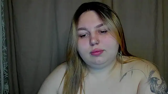 Snapshot of LillyHaigh chatting on May 11, 8:06 pm LillyHaigh online show from May 11, 8:06 pm