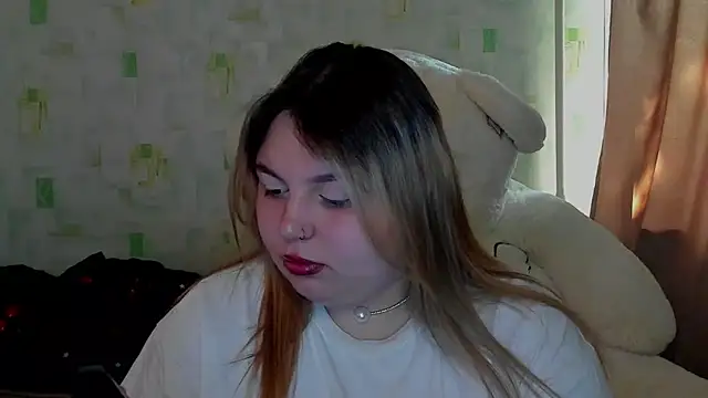 Snapshot of LillyHaigh chatting on May 23, 5:56 am LillyHaigh online show from May 23, 5:56 am