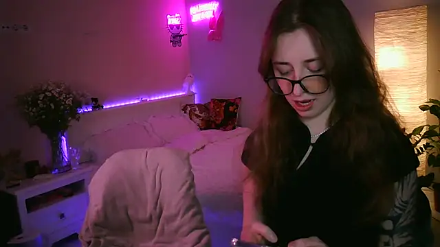 Snapshot of she_tora69 chatting on May 12, 8:28 pm she tora69 online show from May 12, 8:28 pm