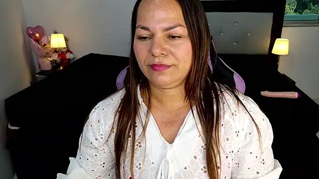Madame scarlet44 online show from May 1, 7:29 pm