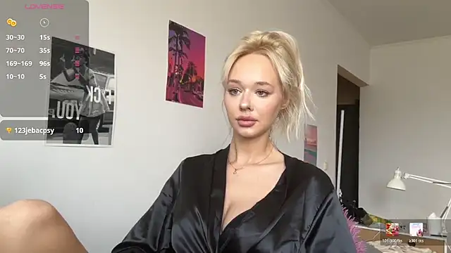 Snapshot of Sweety_F69 chatting on August 8, 9:00 am Sweety F69 online show from August 8, 9:00 am