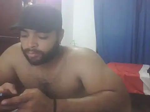 Snapshot of Bearmachin chatting on May 15, 2:40 am Bearmachin online show from May 15, 2:40 am