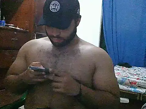 Snapshot of Bearmachin chatting on June 23, 4:10 am Bearmachin online show from June 23, 4:10 am