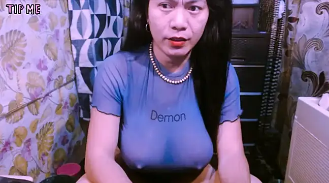 Snapshot of TSjuicyhotdrops chatting on January 15, 7:48 am TSjuicyhotdrops online show from January 15, 7:48 am