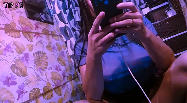 Snapshot of TSjuicyhotdrops chatting on February 9, 6:47 pm TSjuicyhotdrops online show from February 9, 6:47 pm