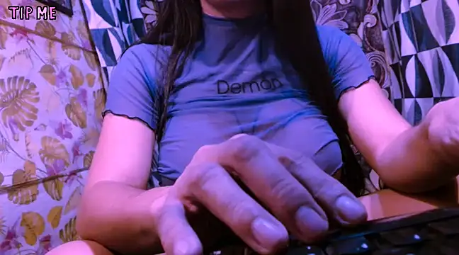 Snapshot of TSjuicyhotdrops chatting on March 10, 4:35 pm TSjuicyhotdrops online show from March 10, 4:35 pm