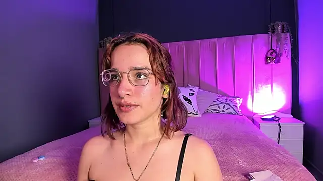 Snapshot of Azahara_18 chatting on July 29, 6:28 pm Azahara 18 online show from July 29, 6:28 pm