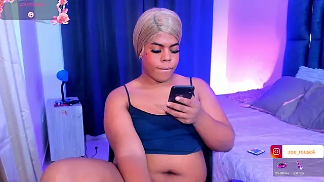 Snapshot of zoee_rose chatting on June 11, 10:24 am zoee rose online show from June 11, 10:24 am