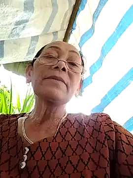 Snapshot of mouth22 chatting on June 11, 12:54 am mouth22 online show from June 11, 12:54 am