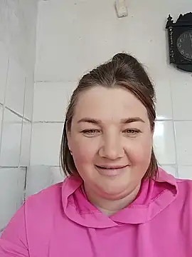 Snapshot of MiyaOlliver chatting on June 8, 9:20 am MiyaOlliver online show from June 8, 9:20 am