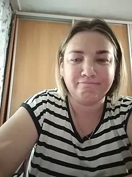 Snapshot of MiyaOlliver chatting on June 9, 10:16 am MiyaOlliver online show from June 9, 10:16 am