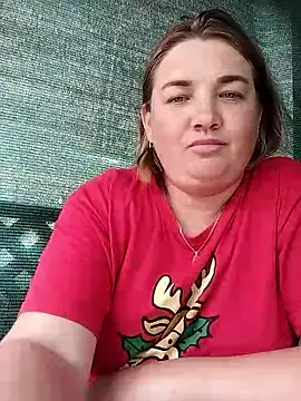 Snapshot of MiyaOlliver chatting on June 14, 4:31 pm MiyaOlliver online show from June 14, 4:31 pm