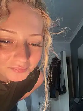 Snapshot of Sofianoon chatting on May 11, 4:26 pm Sofianoon online show from May 11, 4:26 pm