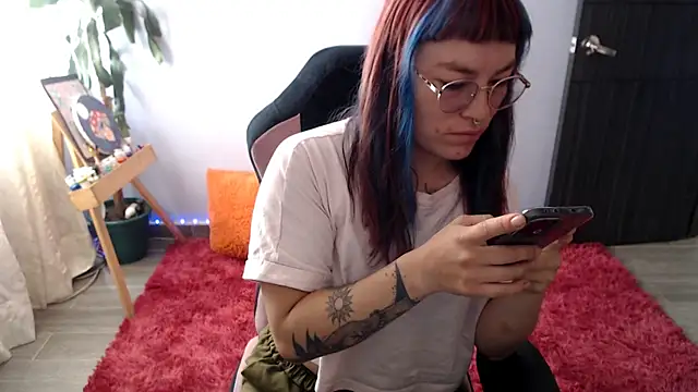 Snapshot of Nyxie8 chatting on May 18, 2:12 pm Nyxie8 online show from May 18, 2:12 pm