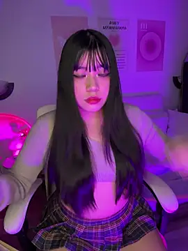 Snapshot of iEmily_ chatting on June 11, 2:44 am iEmily online show from June 11, 2:44 am