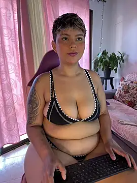 Snapshot of A_CURVY_HOT chatting on May 26, 1:18 pm A CURVY HOT online show from May 26, 1:18 pm