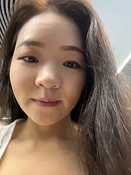 xiaochengzi505 online show from June 18, 1:17 am