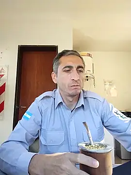 Snapshot of Alejandro83bsf chatting on May 2, 2:11 pm Alejandro83bsf online show from May 2, 2:11 pm