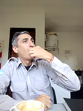 Snapshot of Alejandro83bsf chatting on May 8, 8:14 pm Alejandro83bsf online show from May 8, 8:14 pm