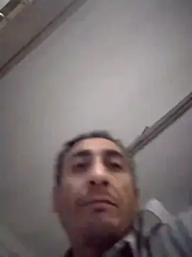Snapshot of Alejandro83bsf chatting on May 17, 5:05 am Alejandro83bsf online show from May 17, 5:05 am