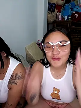 Snapshot of -brendda- chatting on May 14, 3:57 am -brendda- online show from May 14, 3:57 am