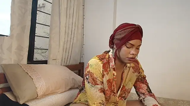Snapshot of Reve_Damour chatting on June 6, 7:29 pm Reve Damour online show from June 6, 7:29 pm
