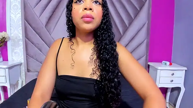 May Lovers online show from August 4, 1:14 pm