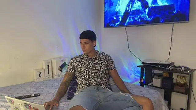SexxxySquirterStev777 online show from May 8, 1:49 pm