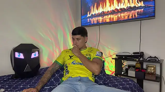 SexxxySquirterStev777 online show from May 12, 12:35 pm
