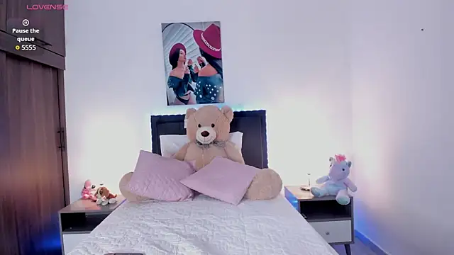 Snapshot of alana_greey_ chatting on May 6, 12:54 pm alana greey online show from May 6, 12:54 pm
