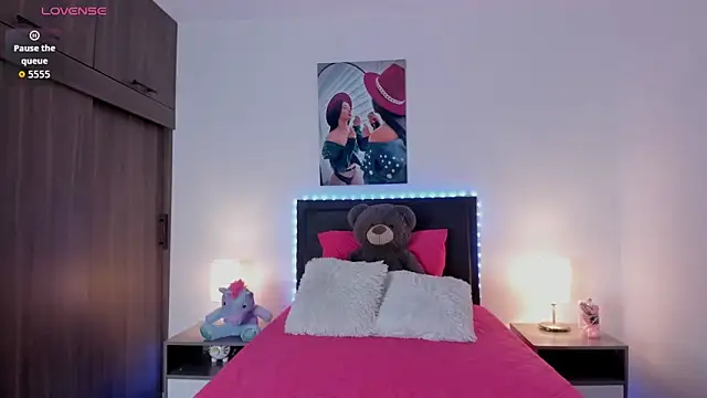 Snapshot of alana_greey_ chatting on June 16, 2:19 pm alana greey online show from June 16, 2:19 pm