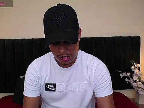 Snapshot of noah_oliver1 chatting on May 7, 7:19 pm noah oliver1 online show from May 7, 7:19 pm