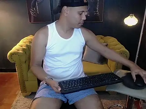 Snapshot of noah_oliver1 chatting on May 29, 1:47 am noah oliver1 online show from May 29, 1:47 am