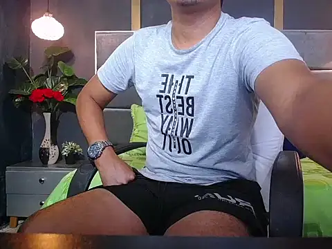 Snapshot of noah_oliver1 chatting on June 3, 12:13 am noah oliver1 online show from June 3, 12:13 am