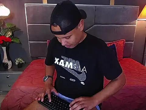 Snapshot of noah_oliver1 chatting on June 10, 1:17 am noah oliver1 online show from June 10, 1:17 am