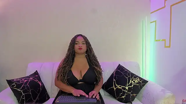CoralJhonss online show from May 3, 12:11 pm
