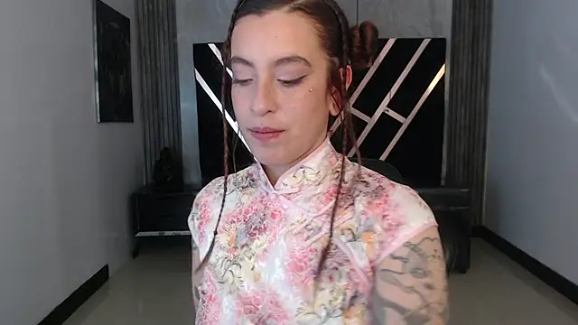 Snapshot of DamiaOshun_ch chatting on May 6, 7:52 pm DamiaOshun ch online show from May 6, 7:52 pm